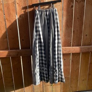 Cute vintage prairie skirt black and white gingham